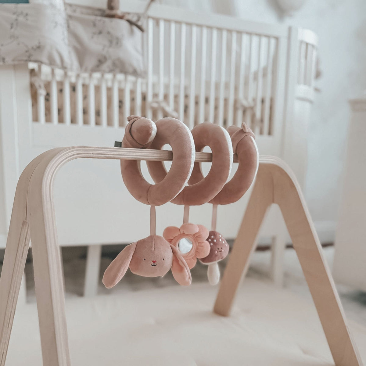 Jouet d'activité en spirale noüka - Pip le lapin