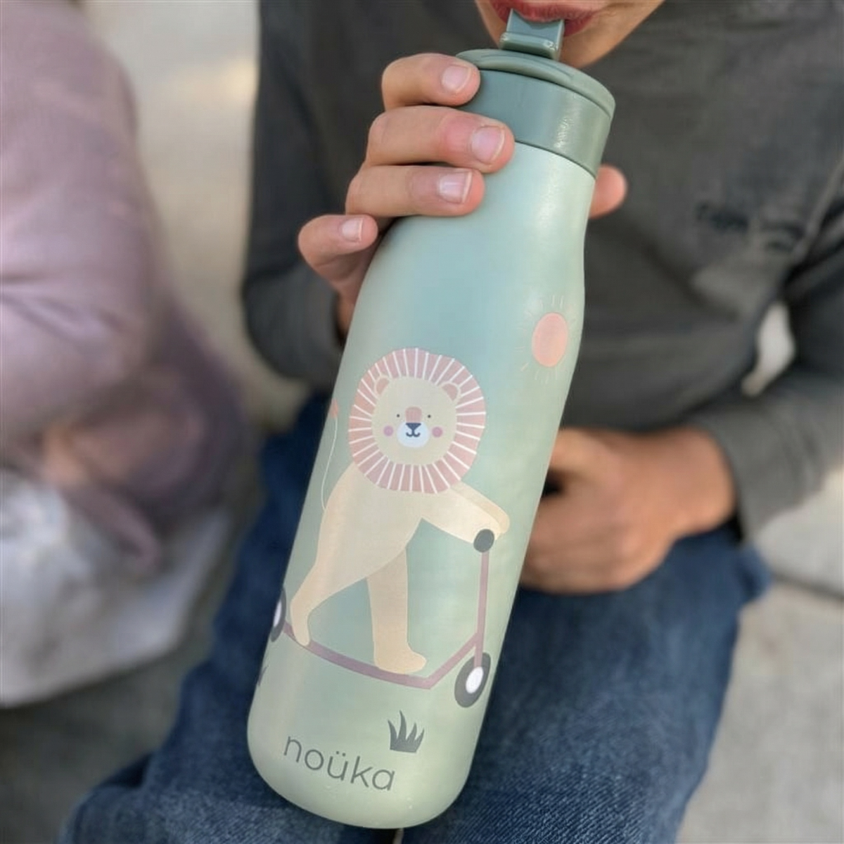 Gourde en acier inoxydable noüka 475 ml Collection Daisy - Roary le Lion