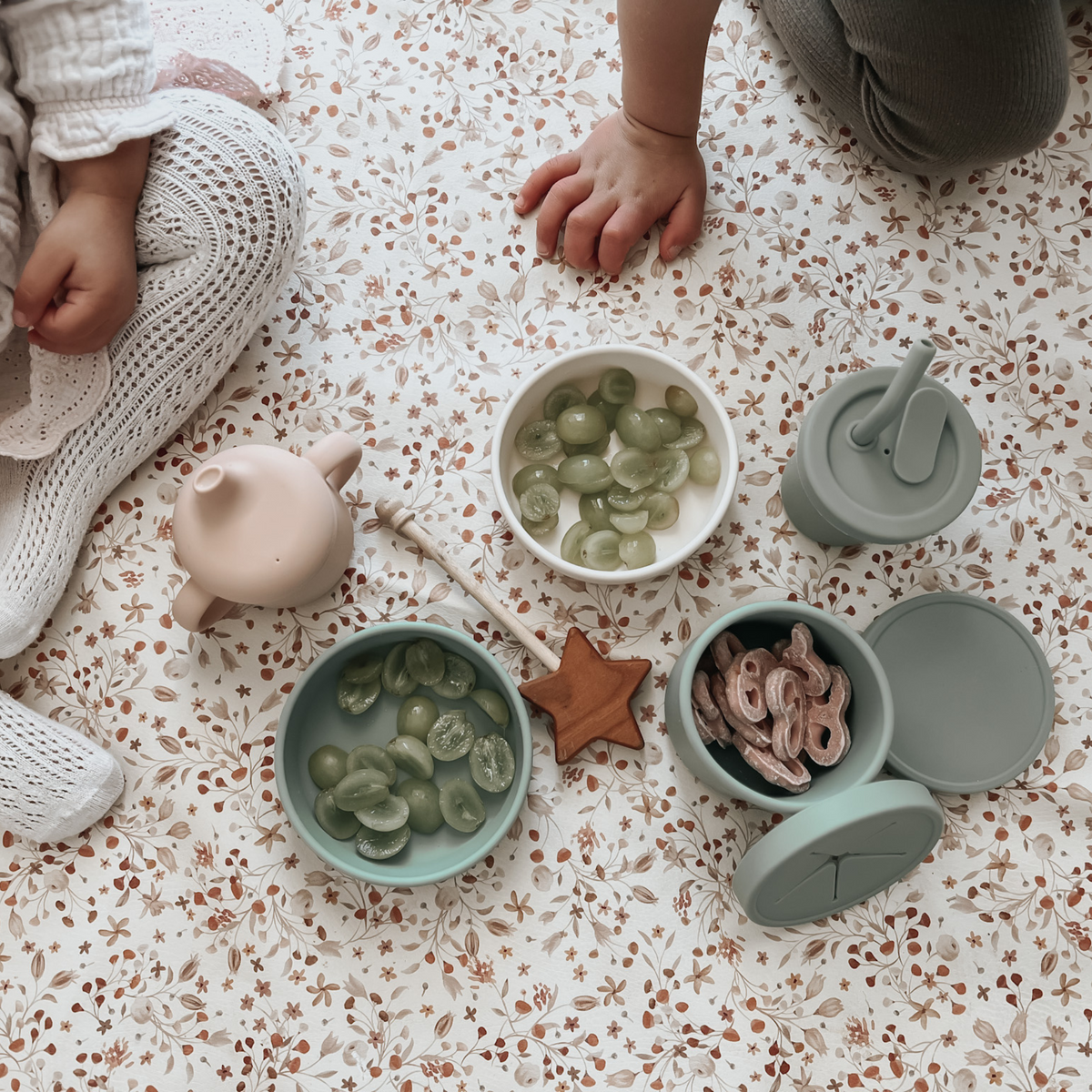 Tasse d'apprentissage anti-fuite en silicone noüka - Vieux rose